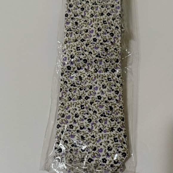 Stylish Men's Tie Set - Blue, Red, and Floral - Picture 4 of 6